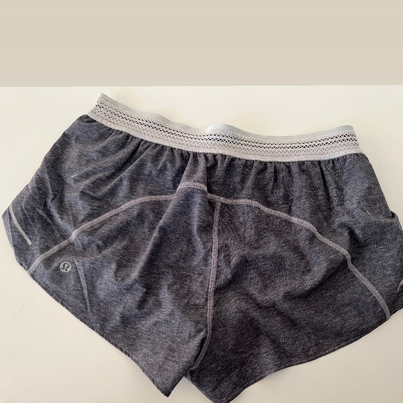 lululemon | Split Second Short | Heathered dark grey | Size 6 - Picture 4 of 8